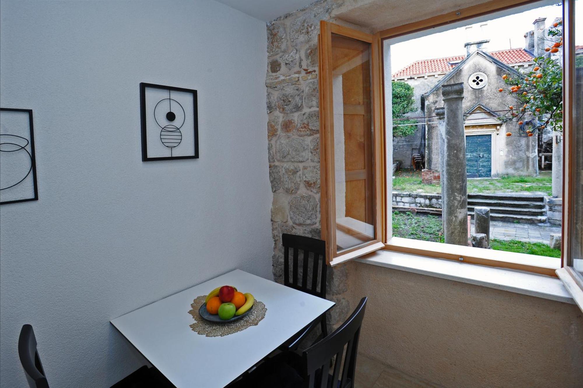 Ella La Bella Ii Old Town Apartman