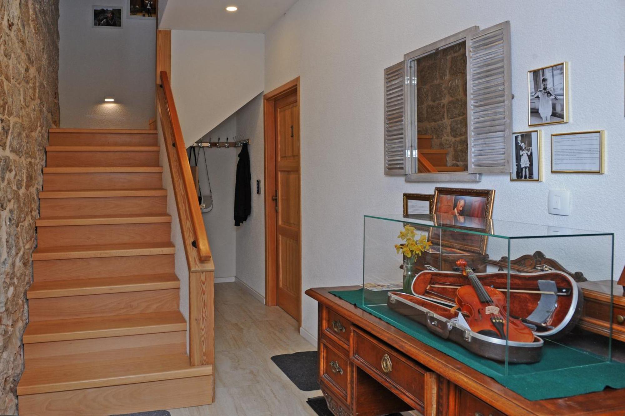 Ella La Bella Ii Old Town Apartman